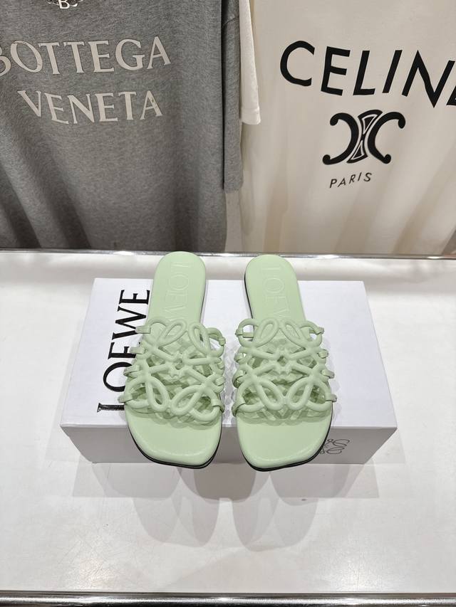 High-Heeled Version, Loewe 2025 Ss New Retro-Style Flat Sandals. A Must-Have Ite