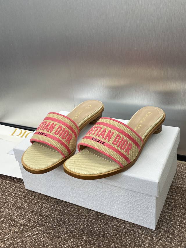 Factory Price: Flat Sole, Thick Heel, Dior 2025 Spring/Summer New Arrival, Dway