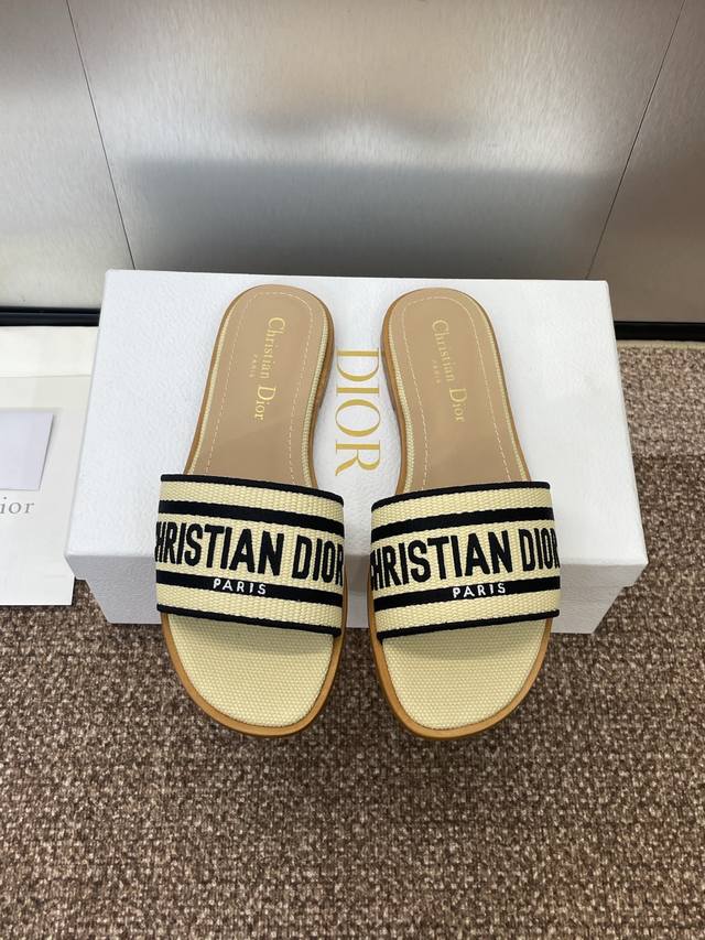 Factory Price: Flat Sole, Chunky Heel, Dior 2025 Spring/Summer New Arrival Dway