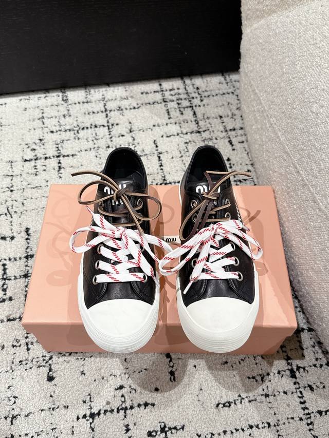 Miu Miu 25 Spring/Summer New Arrival Leather Upper Round Toe Lace-Up Low-Top Cas