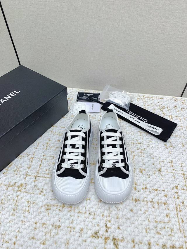 Factory-Made, High Version, Chanel-Inspired 2025 New-Style Casual Cookie-Shaped