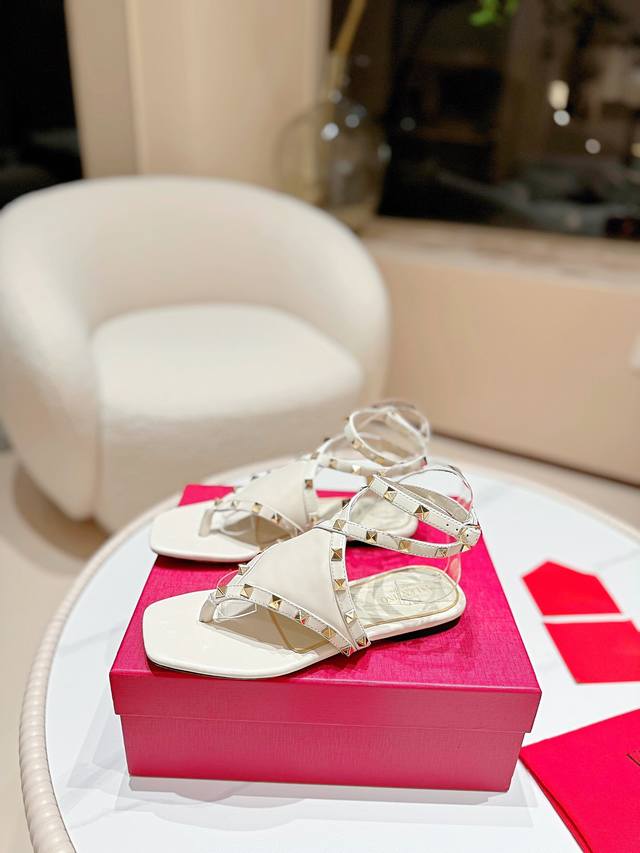 Valentino New Arrival High-End 24Ss Milan Spring/Summer Flat Studded Back-Open S