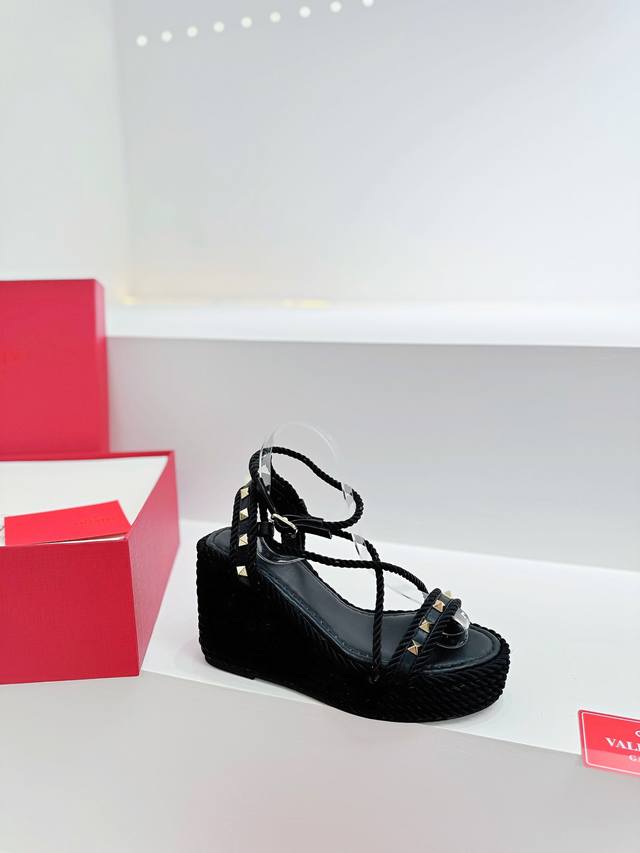 Valentino High-Version New Rivet Hemp Rope Braided Wedge Sandals. Simple And Sup