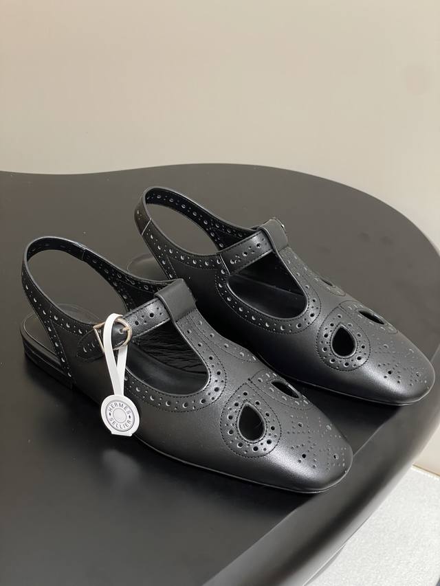 Top-Quality Herm S H-Letter Laser-Cut Sandals. Simple Design With Highly Recogni