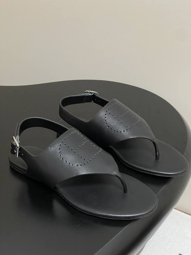 Top-Quality Herm S H-Letter Laser-Cut Toe-Post Sandals. Simple Design With A Dis