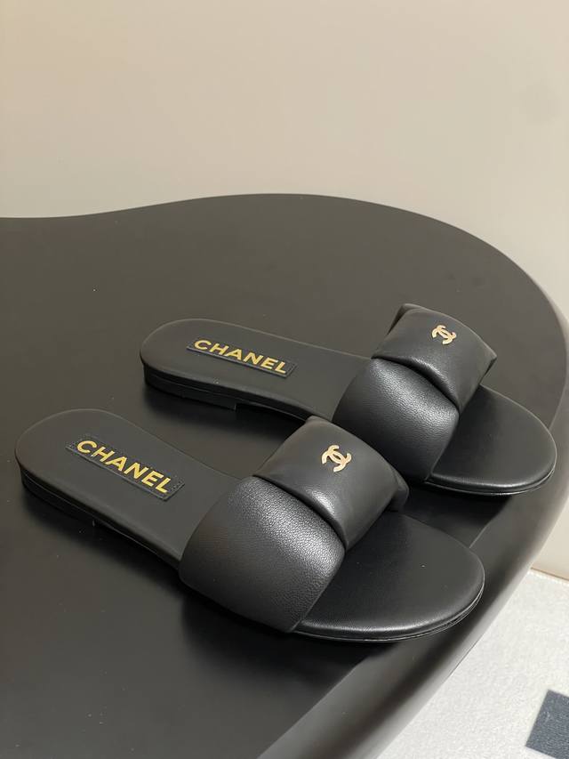 25C Summer New Arrival Chanel Double C Buckle Bread-Style Slippers Plush Sponge