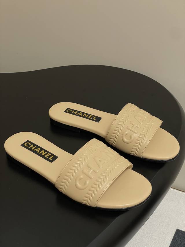 25C Summer New Arrival Chanel Mini Letter Embroidered Flat Sandals The Essence O