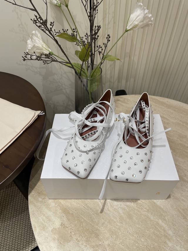 Amina Muaddi Amina 25 Spring/Summer New French-Style Rhinestone-Embellished Lace