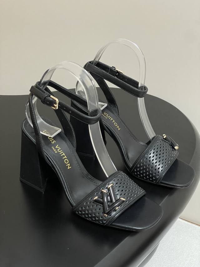 25Ss Spring/Summer New Arrival Louis Vuitton Lv Perforated Chunky Heel Sandals W