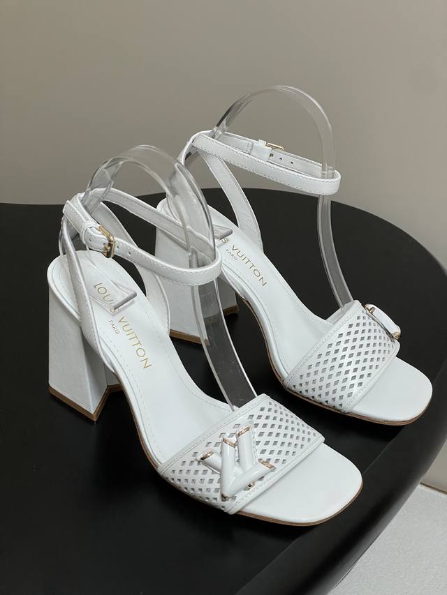 25Ss Spring/Summer New Arrival Louis Vuitton Lv Perforated Chunky Heel Sandals W