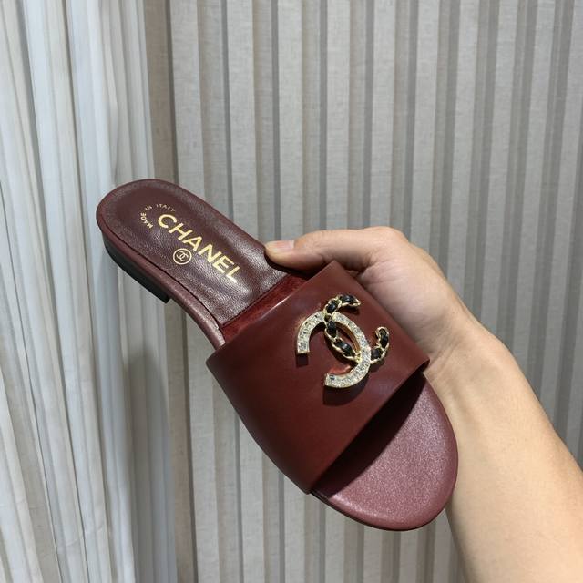 Chanel 2025 Spring/Summer New Arrival Double C Diamond Buckle Flat Slippers Mate