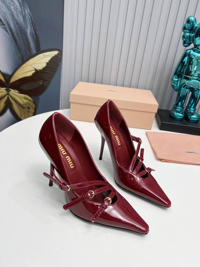 Factory New Arrival Miu Miu Newly Designed Exquisitely Decorated Pair, Exuding E