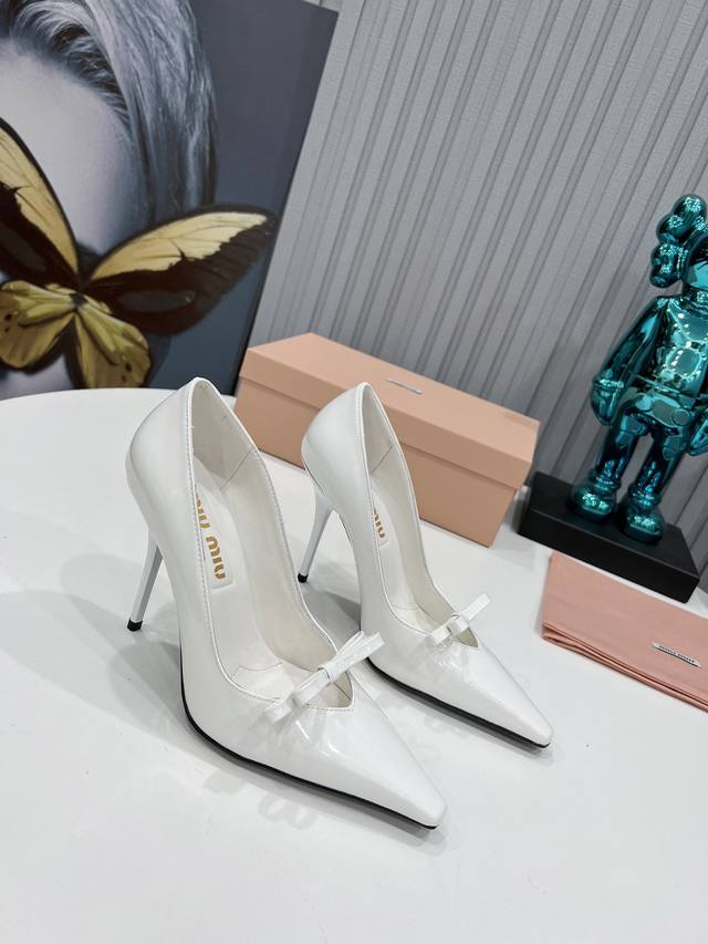 Factory New Arrival Miu Miu Brand-New Ultra-Beautiful Decorative Pairing, Fashio