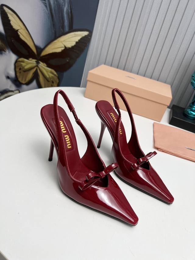 Factory New Arrival Miu Miu Brand-New Ultra-Beautiful Decorative Pairing, Fashio