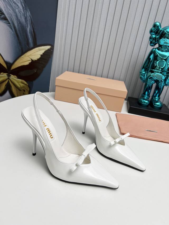 Factory New Arrival Miu Miu Brand-New Ultra-Beautiful Decorative Pairing, Fashio
