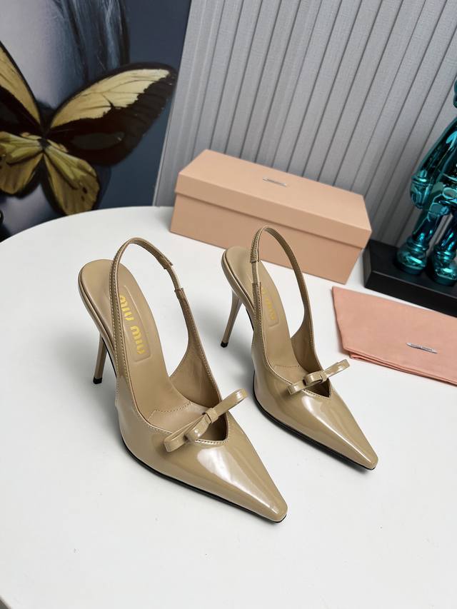 Factory New Arrival Miu Miu Brand-New Stunning Decorative Details, Exuding A Fas