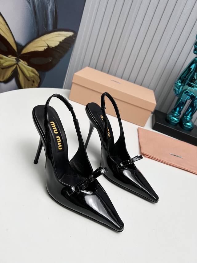 Factory New Arrival Miu Miu Brand-New Ultra-Beautiful Decorative Pairing, Fashio