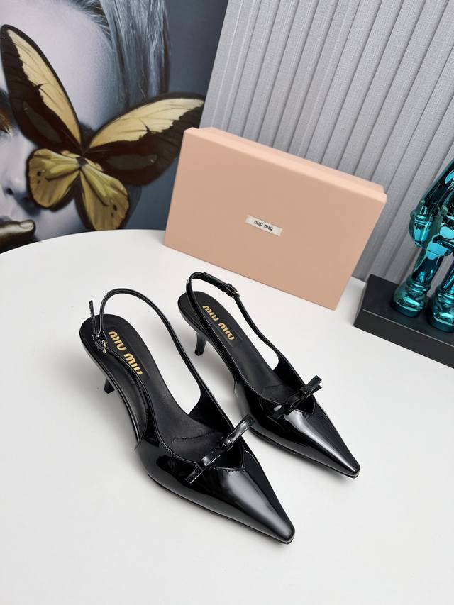 Factory New Arrival Miu Miu Brand-New Ultra-Beautiful Decorative Pairing, Fashio
