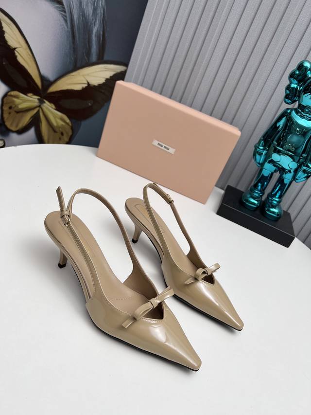 Factory New Arrival Miu Miu Brand-New Stunning Decorative Details, Exuding A Fas
