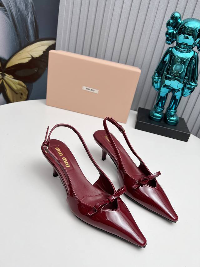 Factory New Arrival Miu Miu Brand-New Ultra-Beautiful Decorative Pairing, Fashio