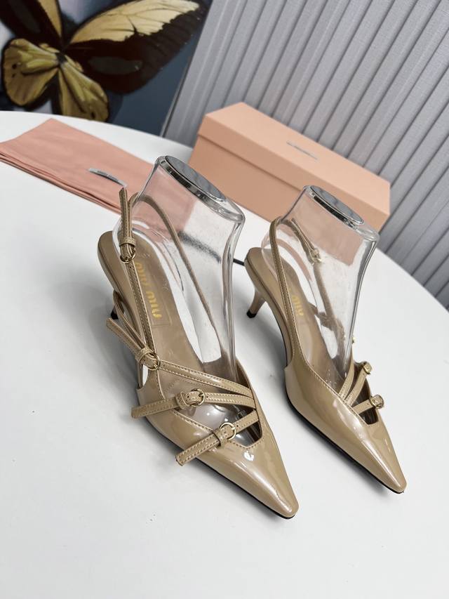 Factory New Arrival Miu Miu Brand-New Ultra-Beautiful Decorative Pairing, Fashio
