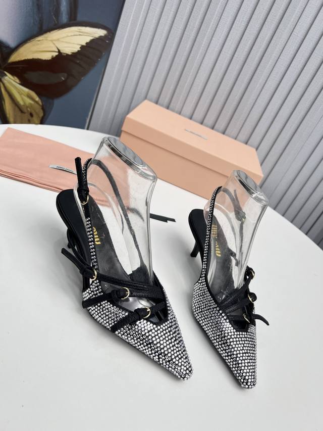 Factory New Arrival Miu Miu Brand-New Ultra-Beautiful Decorative Pairing, Fashio
