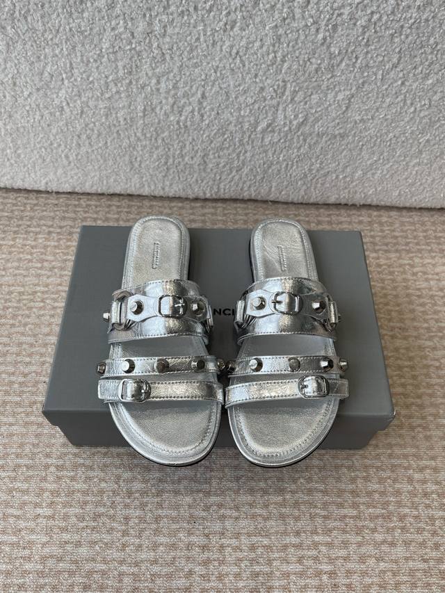 Balenciaga Paris 25Ss New Metal Studded Sandals Series! These Cagole Sandals Fea