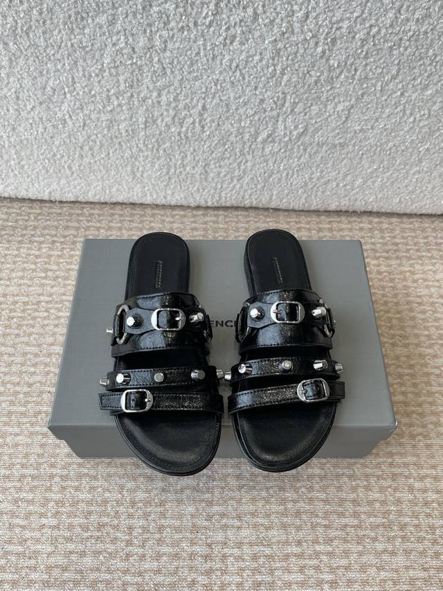 Balenciaga Paris 25Ss New Metal Studded Sandals Series! These Cagole Sandals Fea