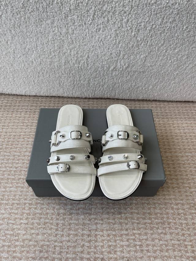 Balenciaga Paris 25Ss New Metal Studded Sandals Series! These Cagole Sandals Fea