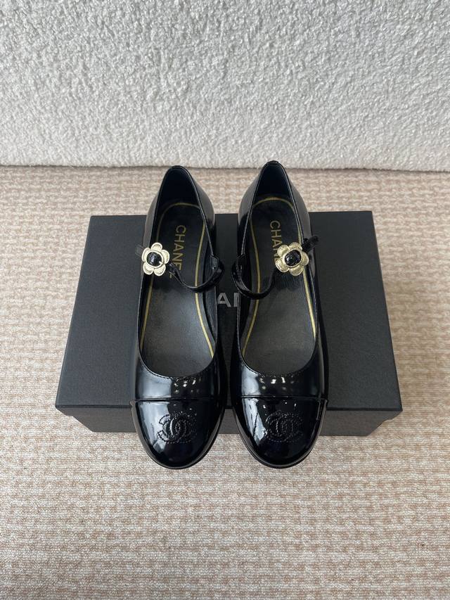 Chanel 25Ss Spring/Summer Shoes With Embroidered Double C Logo On The Toe, Mary