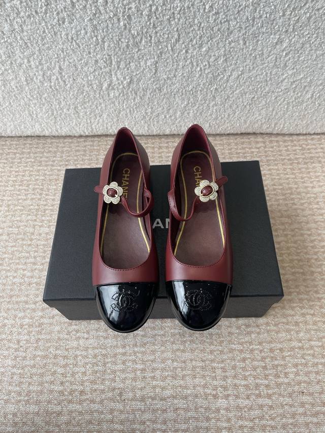 Chanel 25Ss Spring/Summer Shoes With Embroidered Double C Logo On The Toe, Mary