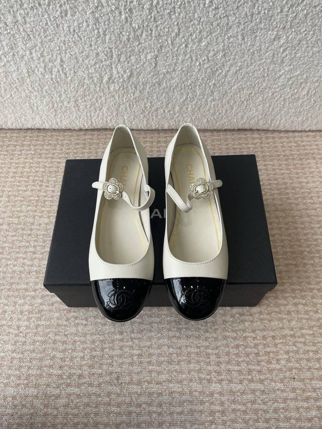 Chanel 25Ss Spring/Summer Shoes With Embroidered Double C Logo On The Toe, Mary