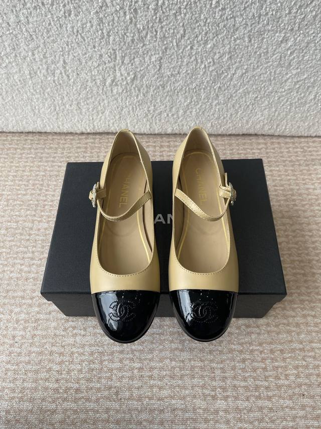 Chanel 25Ss Spring/Summer Shoes With Embroidered Double C Logo On The Toe, Mary