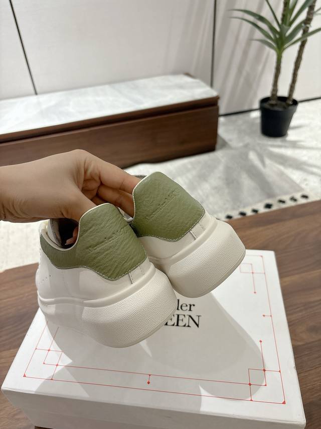 Deer Skin Pattern New Arrival Sheepskin Lining For Women And Men, Sizes 34-40; C