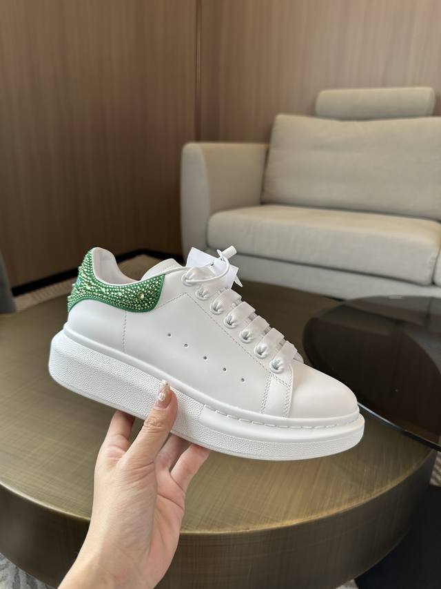 New Arrival Diamond-Tip Sheepskin Lining For Women And Men, Sizes 34-40 New Arri