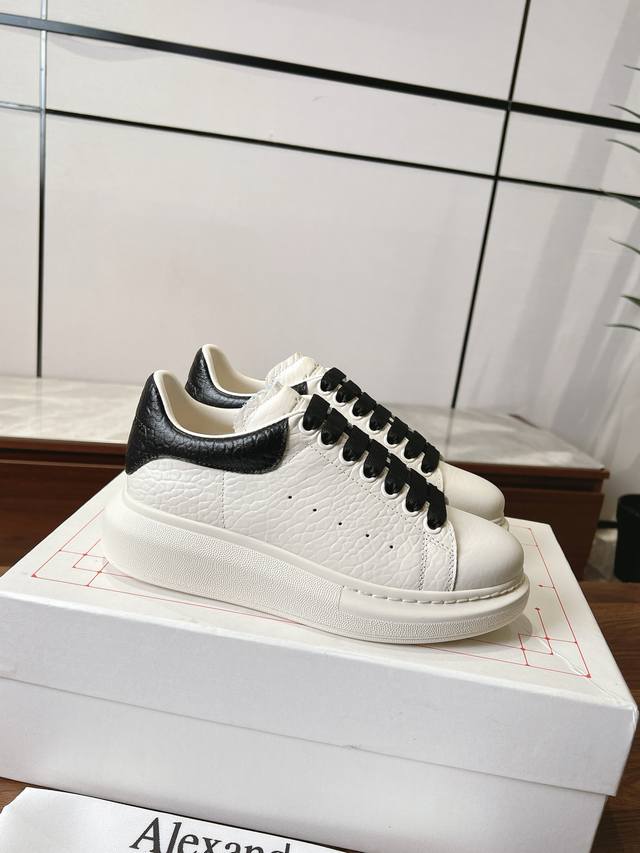 Deer Skin Texture New Arrival Sheepskin Lining Women's And Men's Sizes 34-40 Cow