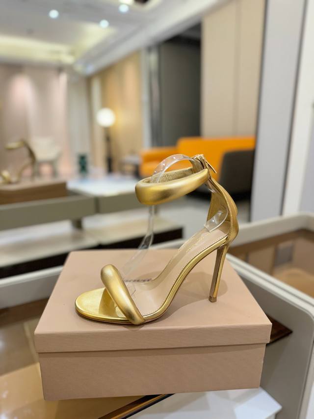 Price P: Gianvito Rossi.This Fashionable High-Heeled Sandal Embodies Traditional