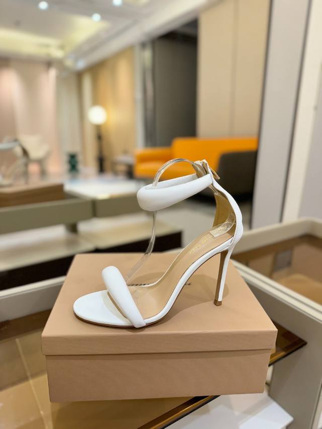 Price P: Gianvito Rossi.This Stylish High-Heeled Sandal Embodies Traditional Ita