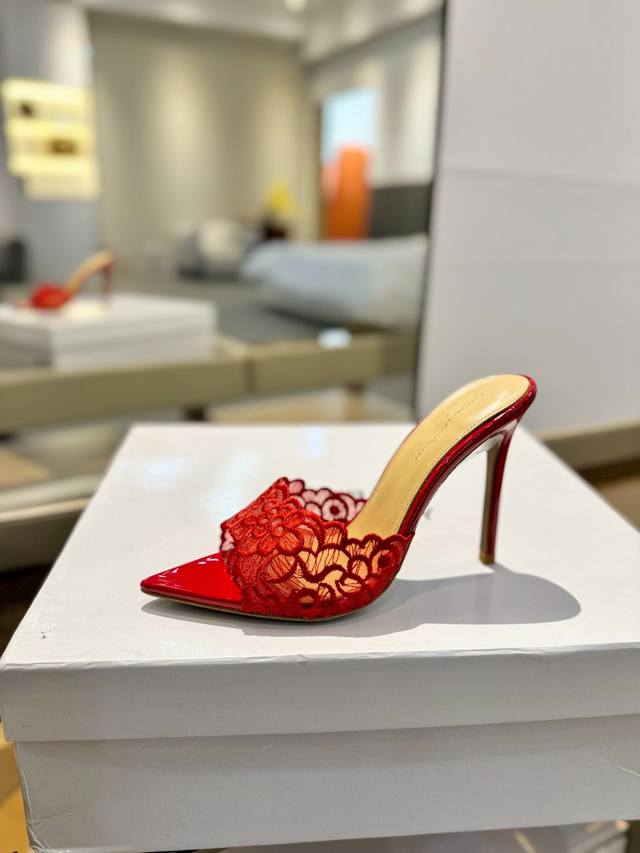 Price P: Gianvito Rossi Classic Pointed-Toe Embroidered High Heels, Its Appearan