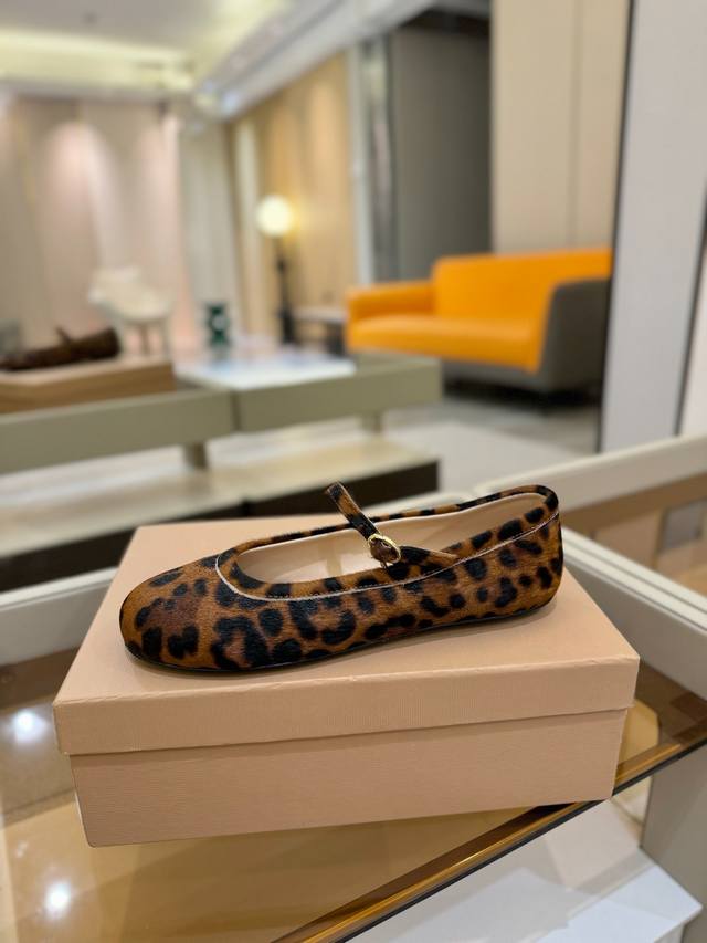 Price: Gianvito Rossi 2025 Spring/Summer Collection Rossi Gr Ballet Flat Mary Ja