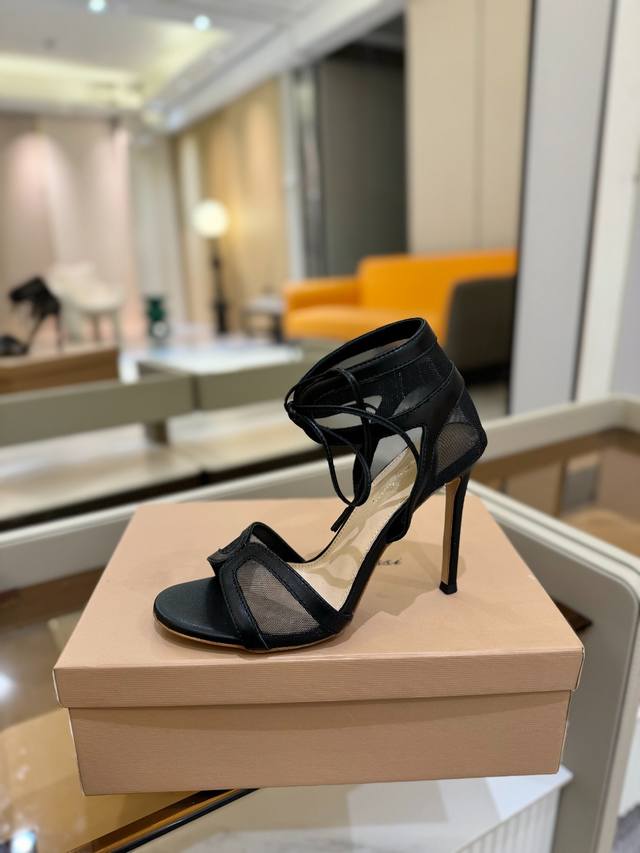 Price: Gianvito Rossi 2025 This High-Heeled Shoe Embodies Minimalist Design, Wit