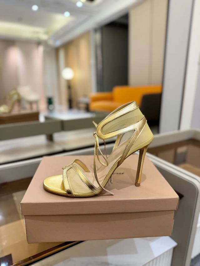 Price: Gianvito Rossi 2025 This High-Heeled Shoe Embodies Minimalist Design, Wit