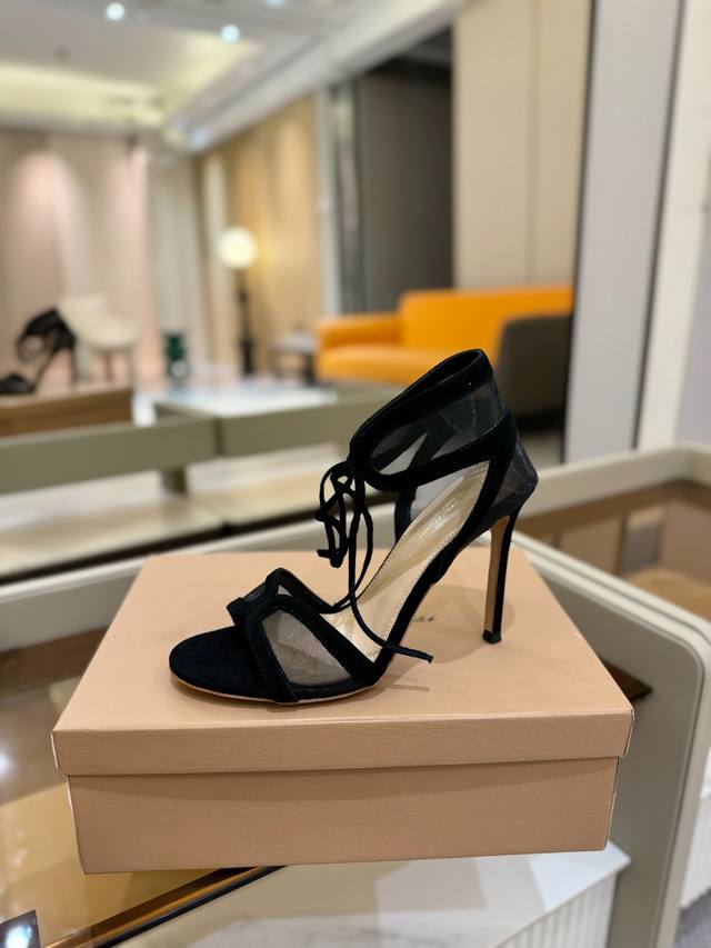 Price P: Gianvito Rossi 2025 This High-Heeled Shoe, With Its Minimalist Design,
