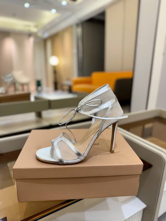 Price P: Gianvito Rossi 2025 This High-Heeled Shoe, With Its Minimalist Design,