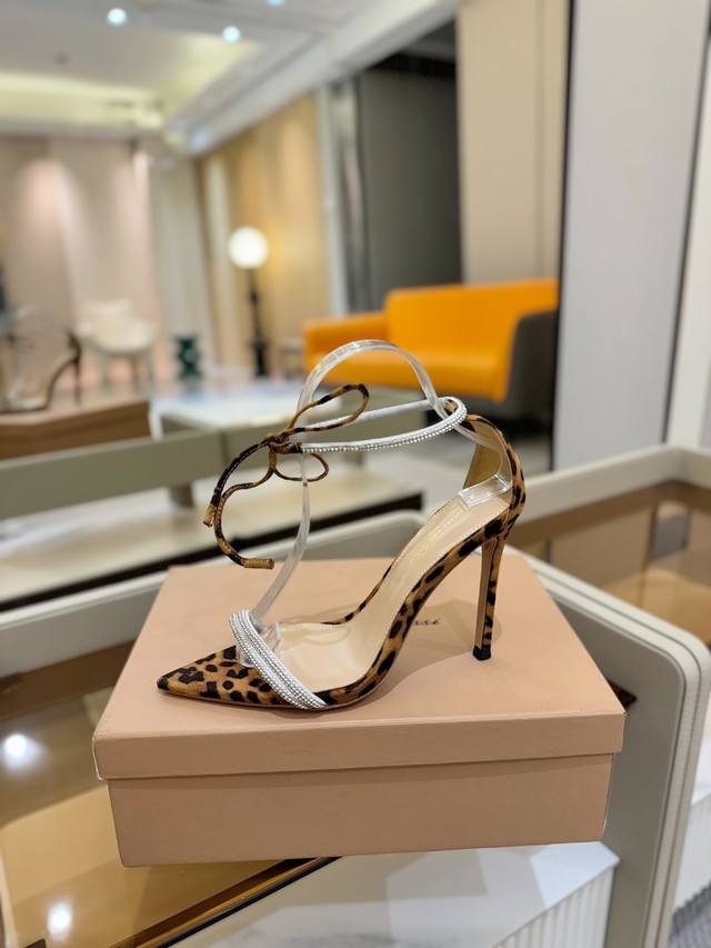 Price: Gianvito Rossi Open-Toe Sandals With A Thin High Heel, Sexy And Elegant.
