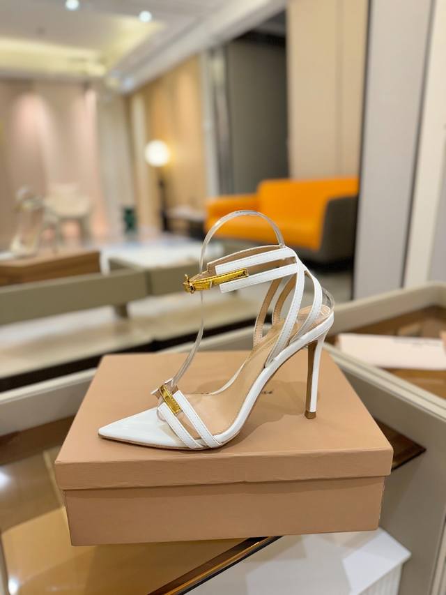 Price: Gianvito Rossi 2025 This High-Heeled Shoe, Minimalist In Design, Embodies