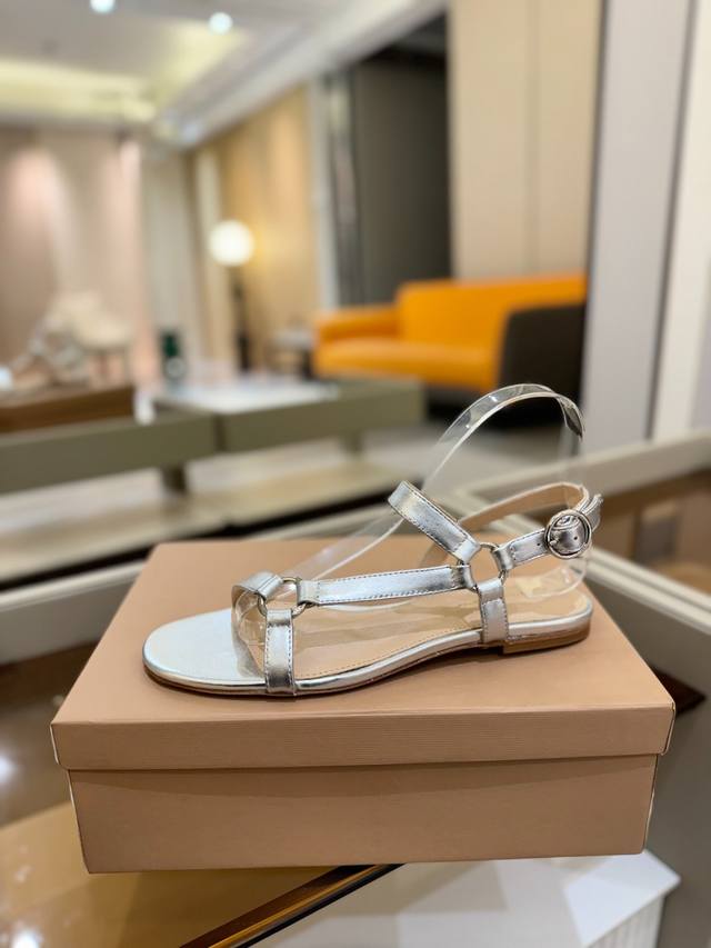 Price P: Gianvito Rossi Gianvito Rossi Gianvito Rossi Upholds Its Traditional It