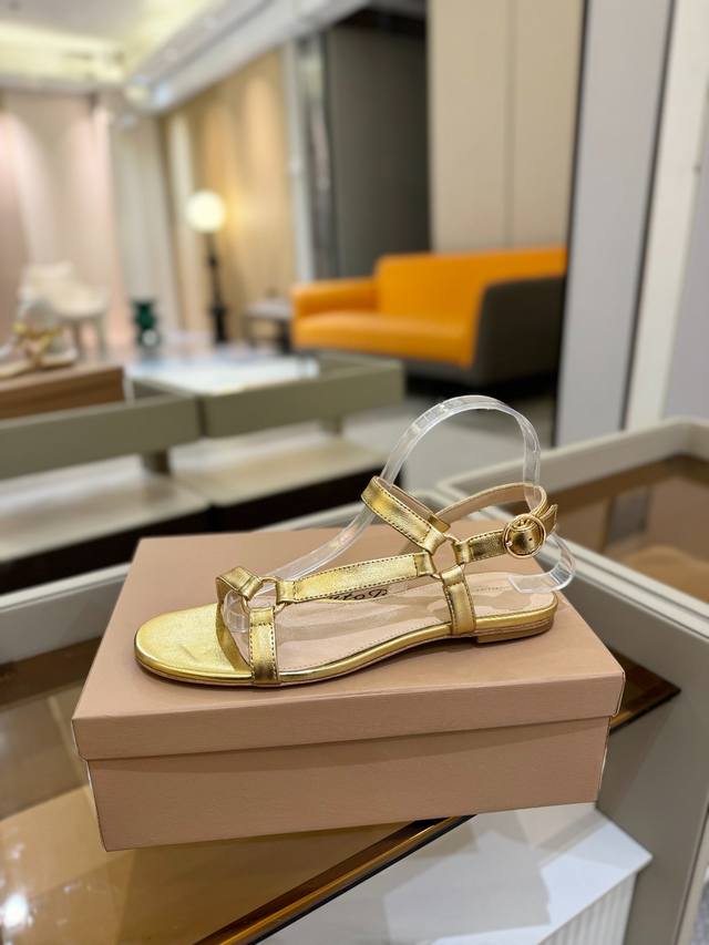 Price P: Gianvito Rossi Gianvito Rossi Upholds Its Traditional Italian Craftsman