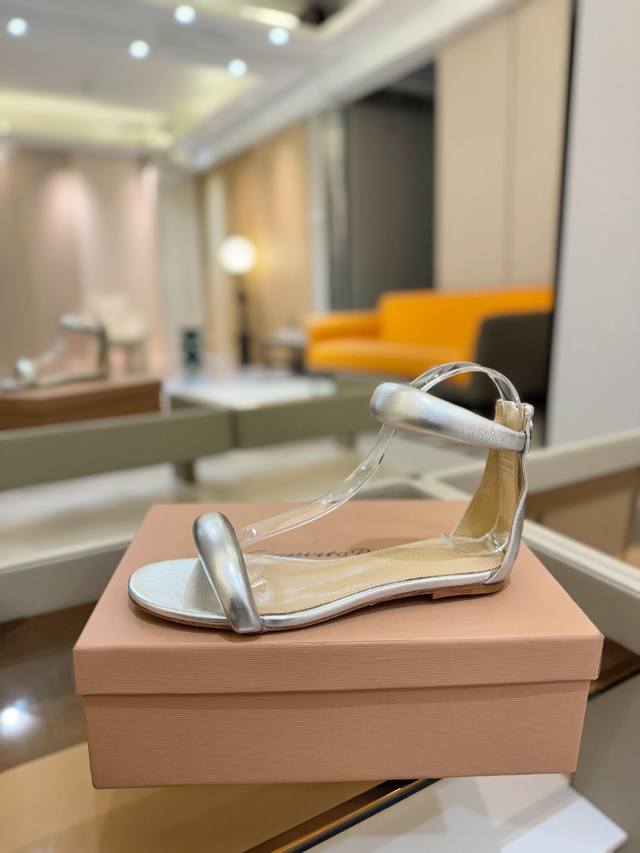 Price P: Gianvito Rossi.This Stylish High-Heeled Sandal Embodies Traditional Ita