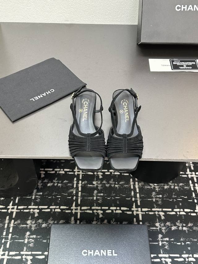 2025 A Versatile Series Worn By Numerous Celebrities And Influencers, Trending O